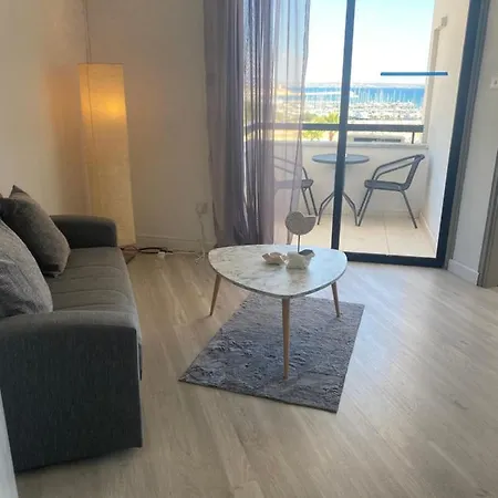Alex 503 Apartment *